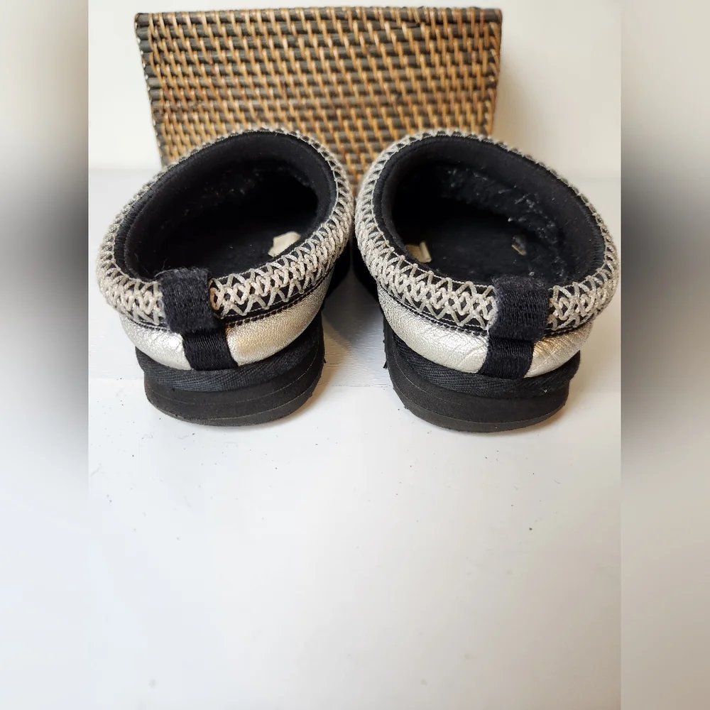 UGG Tazz Leather Faux Fur Lined Metallic Silver Indoor/Outdoor Clog Slippers